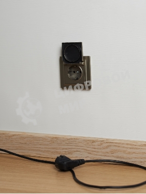 Розетка 1-местная IEK BRITE РСбш10-3-44-БрШ с заземлением, с защитными шторками и крышкой, 16А, IP44, шампань