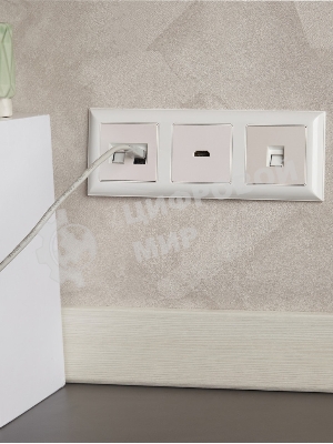 Рамка 3-местная IEK BRITE РУ-3-Бр DECOR 3D-форма белый/белый