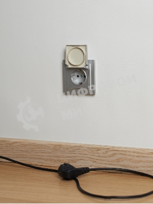 Розетка 1-местная IEK BRITE РСбш10-3-44-БрА с заземлением, с защитными шторками и крышкой, 16А, IP44, алюминий