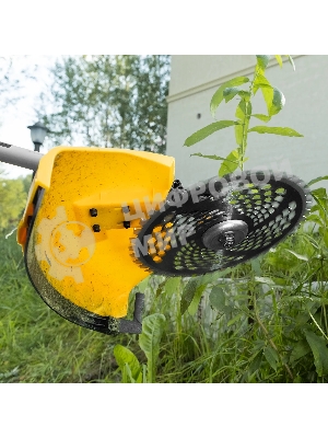 Триммер Denzel DT 43 бензиновый 43см3 2.5 лс. неразъемная штанга состоит из 2 частей