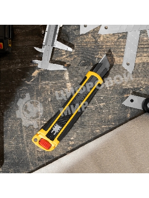 Нож Denzel 25 мм, сменное лезвие, SK4, корпус из ABS + TPR, торцевой зажим