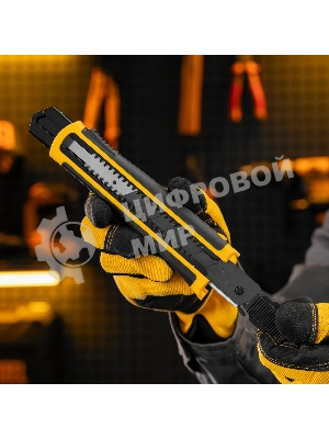 Нож Denzel 25 мм, сменное лезвие, SK4, корпус из ABS + TPR, торцевой зажим