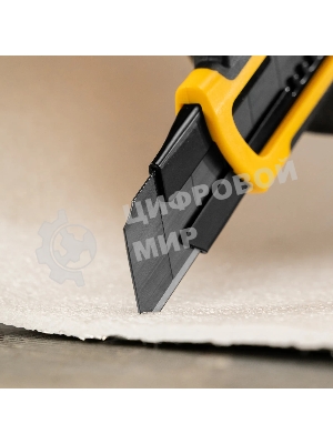 Нож Denzel 25 мм, сменное лезвие, SK4, корпус из ABS + TPR, торцевой зажим