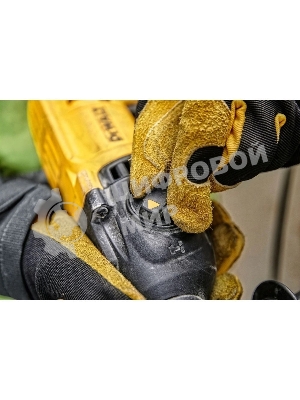 Перфоратор DeWalt D25033K-QS SDS-plus уд.:2.1Дж (кейс в комплекте)