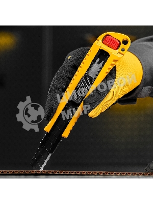 Нож Denzel 18 мм, сменное лезвие, SK4, корпус из цинкового сплава + TPR, торцевой зажим