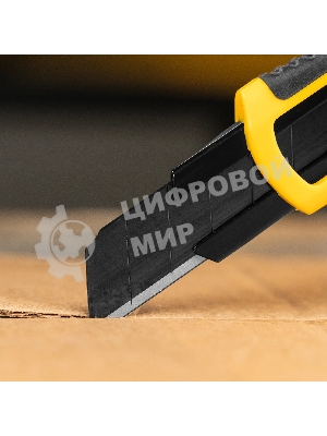 Нож Denzel 18 мм, сменное лезвие, SK4, корпус из ABS + TPR, торцевой зажим