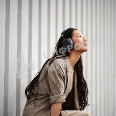 Беспроводные/проводные наушники Sennheiser Momentum 4 Wireless черный, полноразмерные, Bluetooth + Jack 3.5 мм, активное шумоподавление, до 60 ч