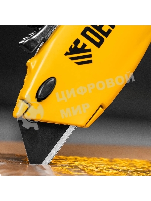 Нож строительный Denzel 19 мм, сменное трапециевидное лезвие, SK4, алюминиевый корпус, торцевой зажим