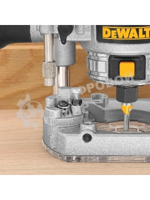Фрезер DeWalt D26203. 900 Вт,16000-27000 об/мин,ход-55 мм