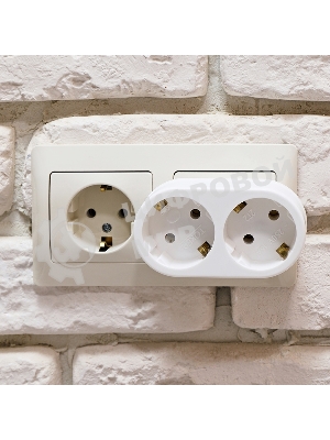 Двойник электрический Rexant 16 А с заземлением белый