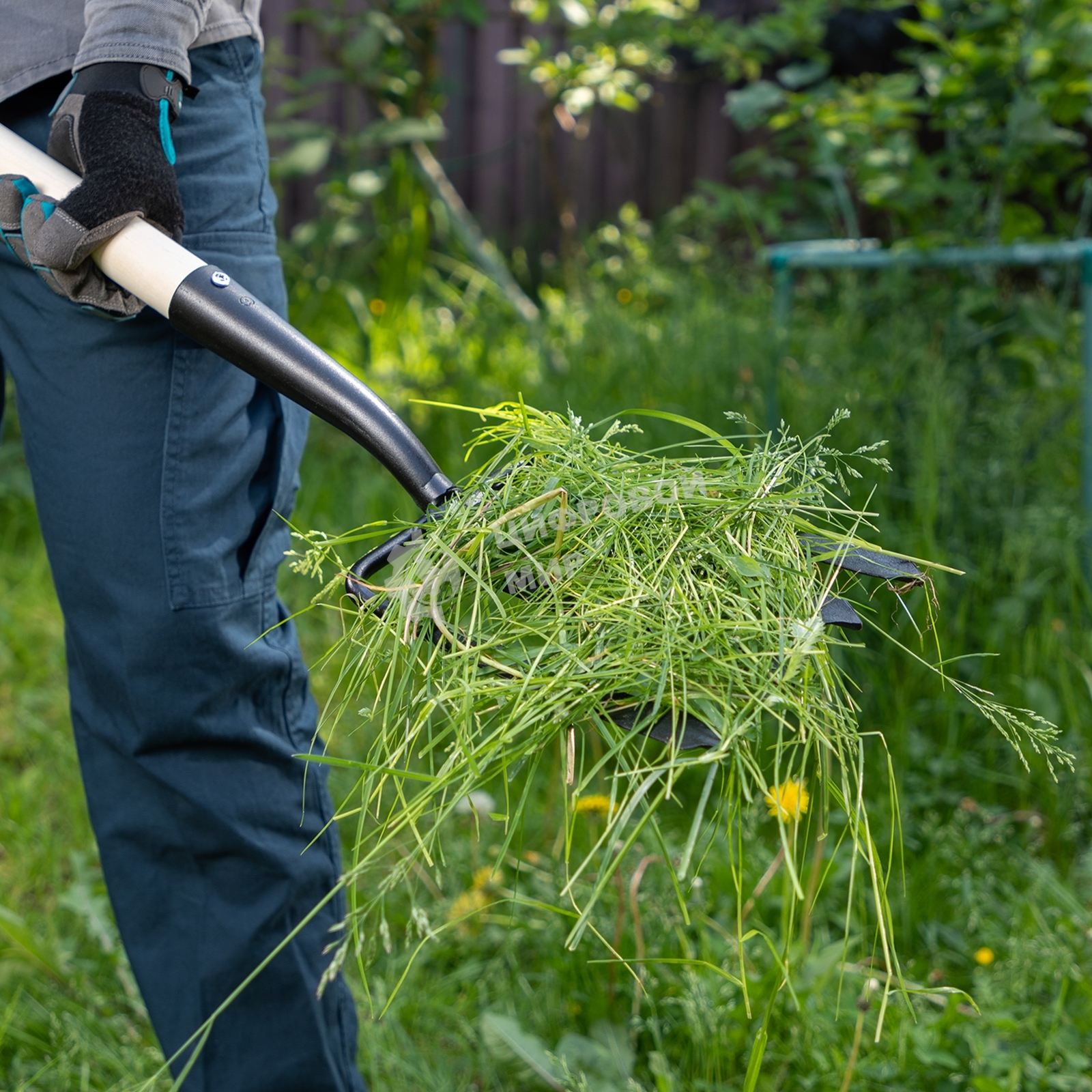 Вилы копальные 4-х рогие, 190x220 мм, широкий зуб, удлиненная тулейка, без черенка (АРТИ)