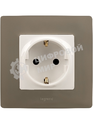 Механизм розетки 1-м СП Etika 2К+З 16А защ. шторки с заземл. винт. зажимы бел. Legrand 672222