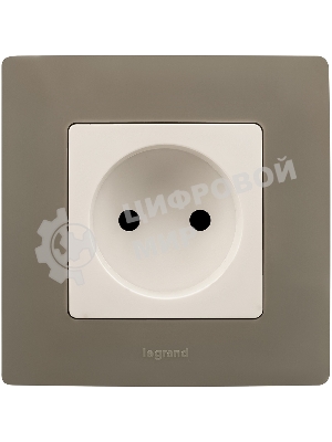 Розетка 2К винт., защ.шт., белый ETIKA Розетка 2К винт., защ.шт., белый