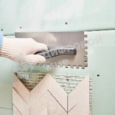 Гладилка нержавеющая Rexant 130х270 мм, зуб 10х10 мм, пластиковая ручка