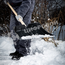 Лопата для уборки снега пластиковая, 380х385х1420 мм, деревянный черенок Россия