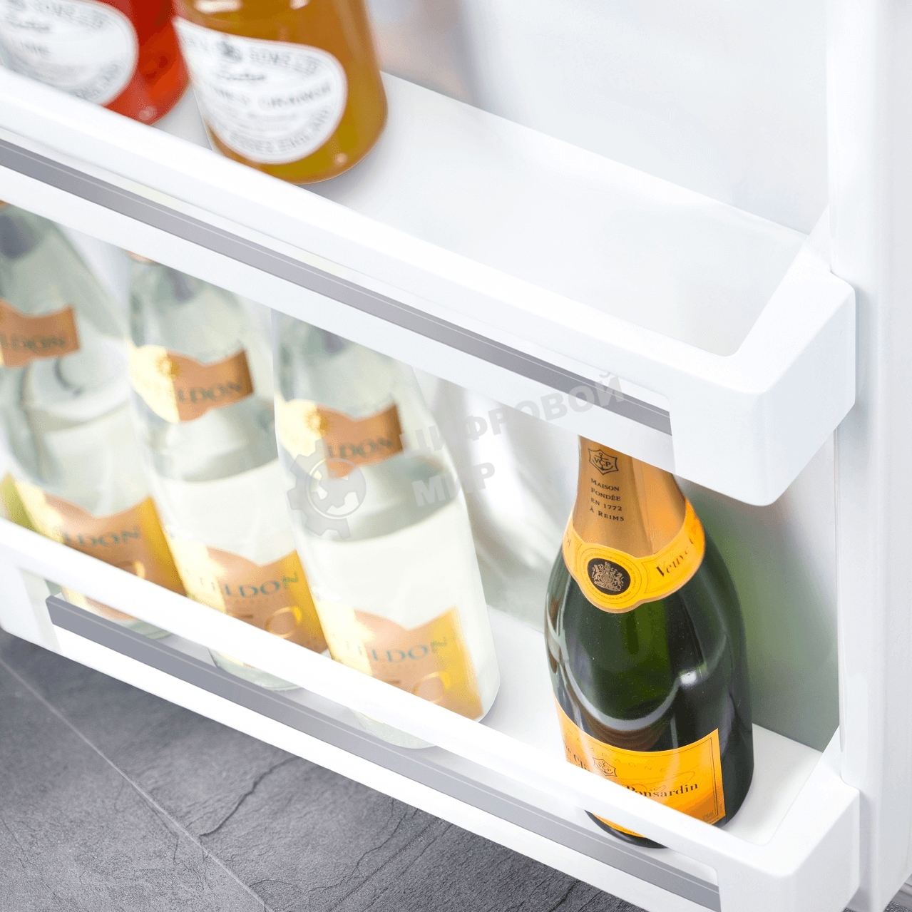 Холодильник Liebherr CTel 2931-26 001 серебристый двухкамерный 218/52л морозилка сверху