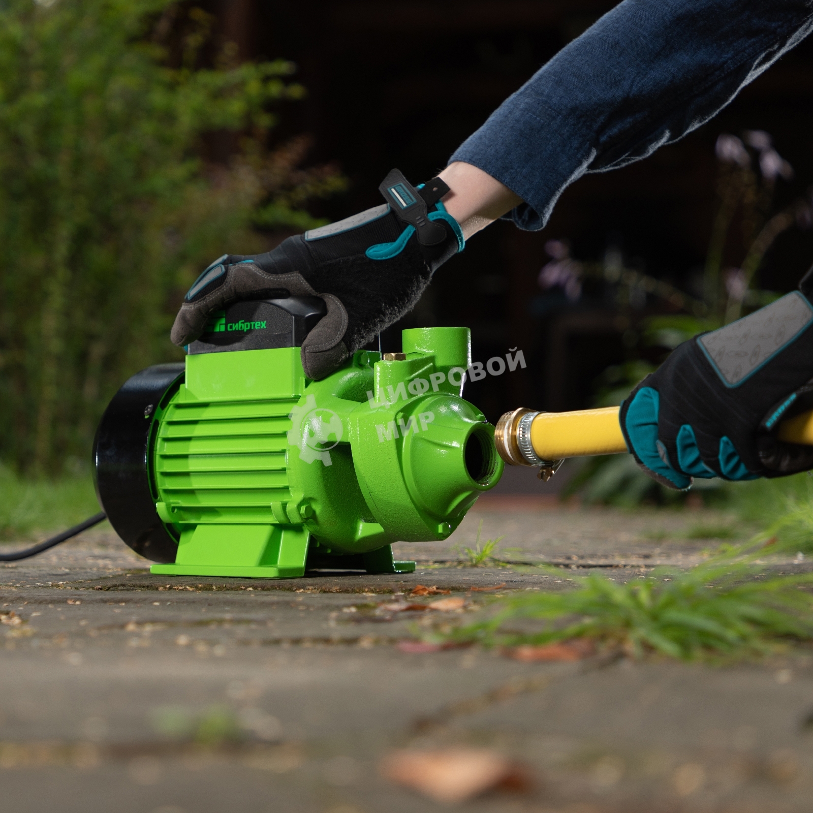 Садовый поверхностный насос Сибртех СПН700-Ч 700 Вт напор 50 м 3000 л/ч чугун