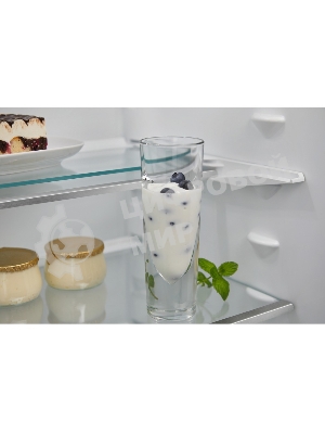 Встраиваемый холодильник Electrolux ENS6TE19S белый (двухкамерный)