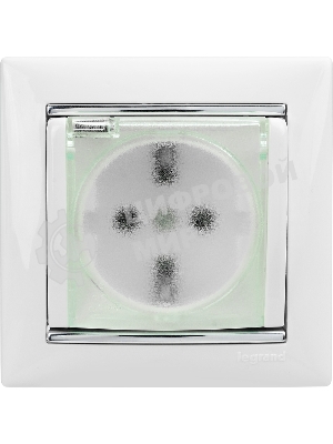 Розетка Legrand Valena 774220 влагозащищенная IP44 с заземлением с крышкой и защитными шторками (белая)