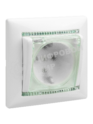 Розетка Legrand Valena 774220 влагозащищенная IP44 с заземлением с крышкой и защитными шторками (белая)