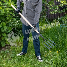 Вилы Россия 4-х рогие 190 х 220 мм широкий зуб, удлиненная тулейка 63804