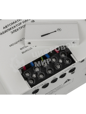 Стабилизатор напряжения Ресанта АСН-8 000 Н/1-Ц 63/6/17 Стабилизатор Lux 220В±8%, Габ. 305х190х360, Вес 15кг