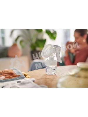 Ручной молокоотсос Philips SCF430/10. В комплекте: 1 ручной молокоотсос, соска серии Natural, фиксирующее кольцо, крышка для транспортировки