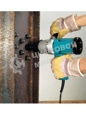 Гайковерт Makita 6906 Гайковерт ударный 6906 850Вт,1600у\м,588Нм,квадрат 3\4