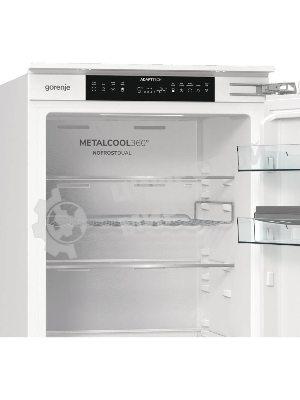 Встраиваемый холодильник Gorenje NRKI517E82WF, полезный объем 244 л, электронное управление, цифровой дисплей, автоматическое размораживание No Frost, быстрое замораживание, интенсивное охлаждение, зона свежести с контролем влажности, инверторный компрессор, энергоэффективность А+