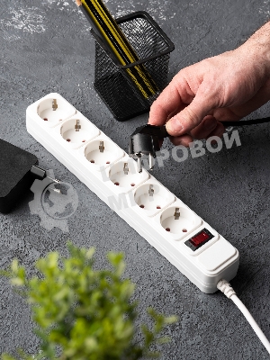 Сетевой фильтр EKF UFP10-375-6-03 6x3 м 10А/2,2 кВт с выкл. c/з ПВС 3х0,75 Блокбастер EKF PROxima