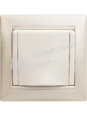 Розетка Valena с заземлением с крышкой (белая)