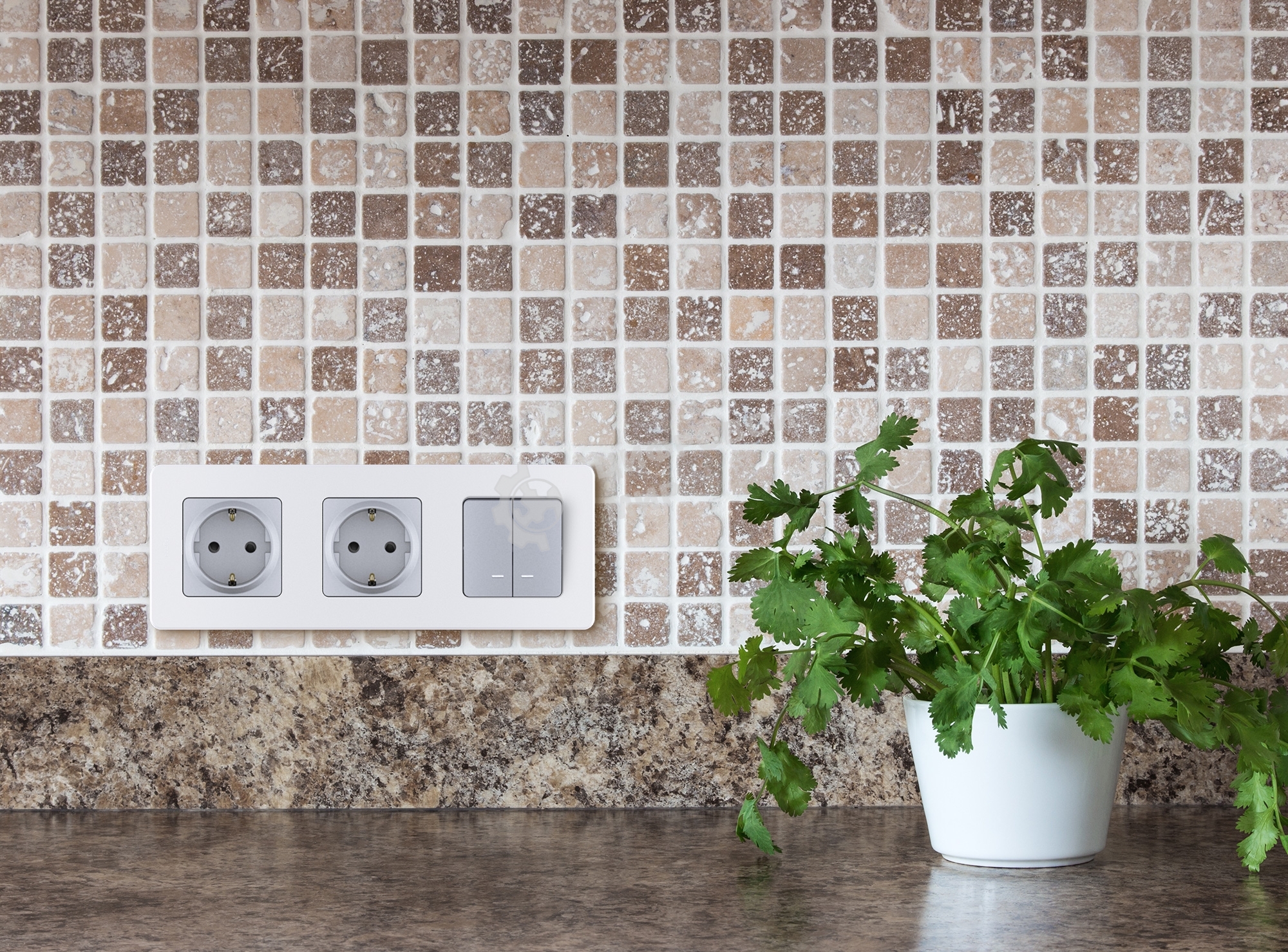 Розетка 2К+З немецкий стандарт 16А 250 В алюминий