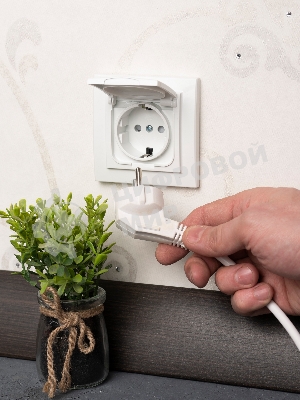 Розетка 1-мест. СП с/з с крышкой 16А белый с защ. штор. IP44 EKF ERR16-029-100-44 EKF Минск