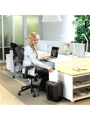 Шредер Fellowes PowerShred LX41 черный (секр.P-4)/перекрестный/8лист./17лтр./скрепки/скобы/пл.карты