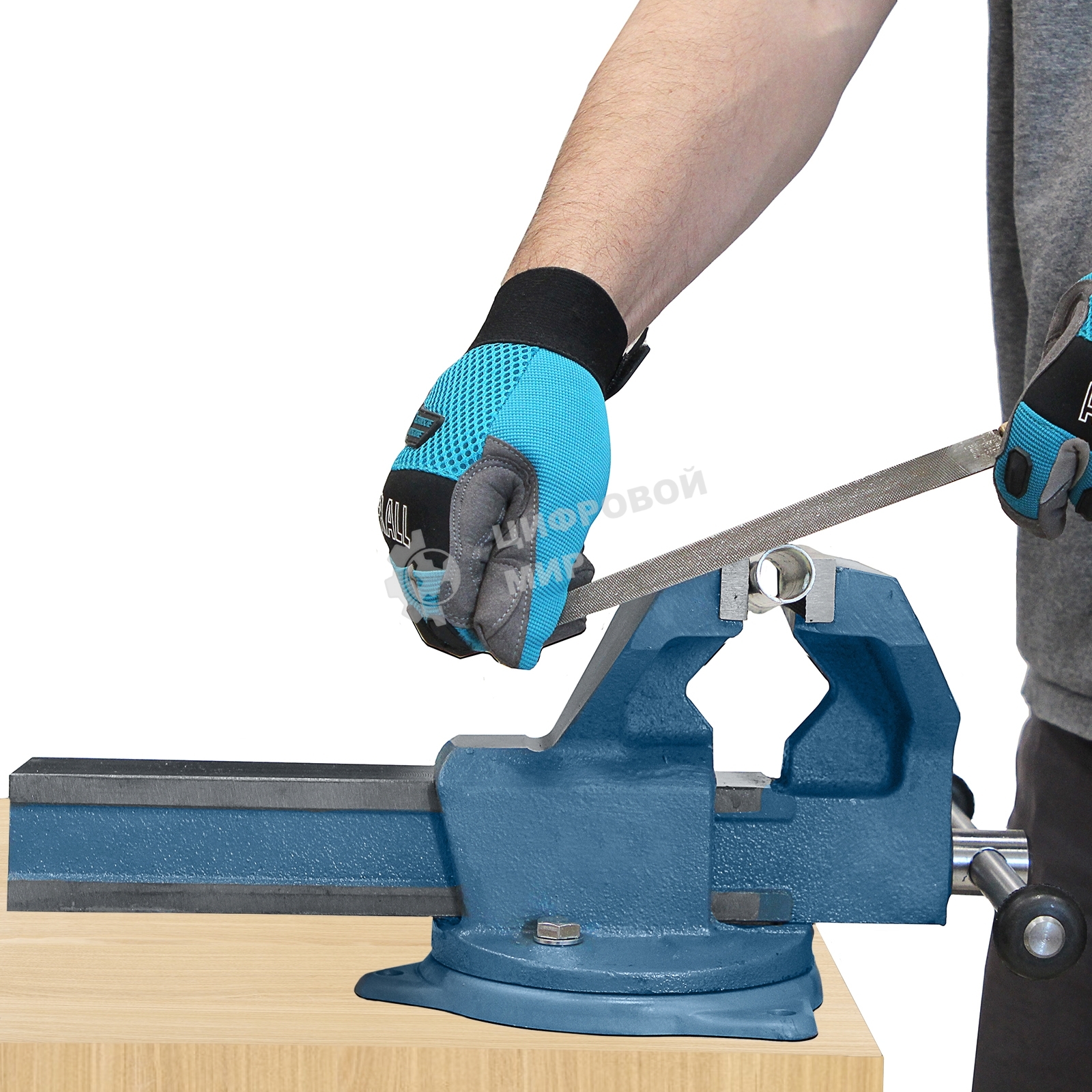 Тиски слесарные Россия,140 мм,поворотные 18667